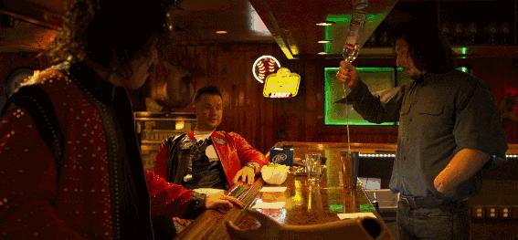 穿条纹的007，请叫我邦德土炮博士！