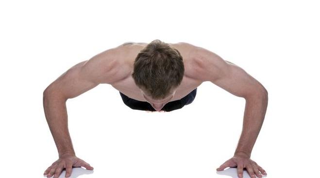 如何在健身训练中增强自身爆发力,5个能够提升运动能力的训练动作