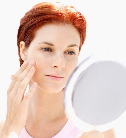 20岁脸上反复长痘是什么原因,为什么25岁以后开始频繁长痘