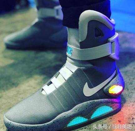 小学生穿81万耐克鞋回到未来,微信被刷屏