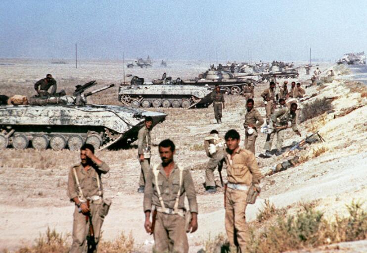 14架战机奔袭千里,被14架战斗机突袭