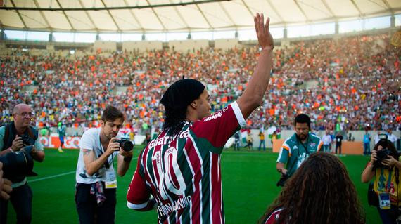 如今的小罗复出在哪里踢球,小罗宣布退役