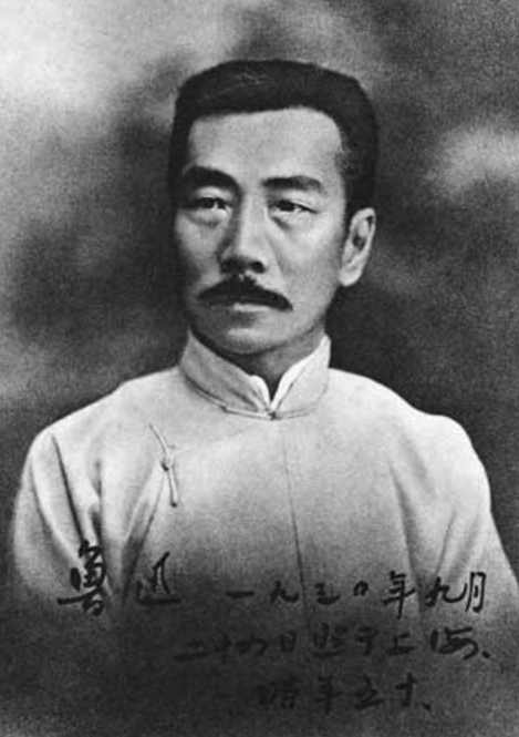 金庸小说文学地位高吗,金庸成名的历程