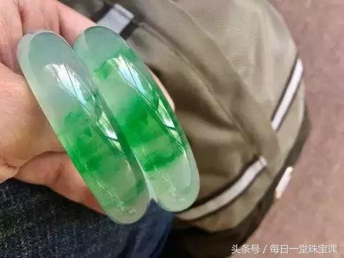 翡翠洗澡可以戴吗,翡翠怕水吗可以戴着洗澡吗