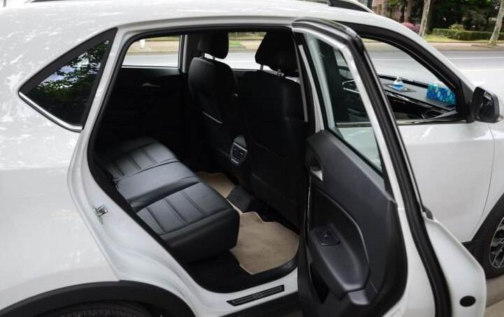 车内积水了咋办？手把手教你安全应对