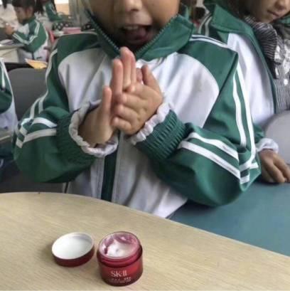 精致小学生在学校的一天,精致的小学生