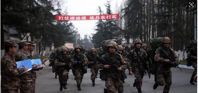 军人5公里武装越野怎么跑,五公里武装越野怎么跑进20分钟