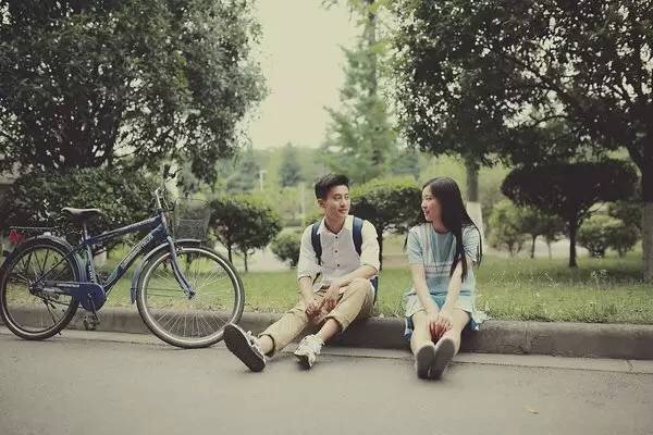 青春期到了家长该如何帮助孩子,青春期男孩陷入网恋