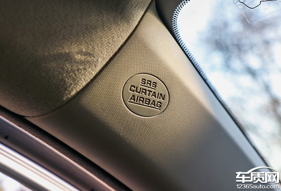 卡罗拉双擎旗舰版空间坐人实测,沉浸式体验卡罗拉双擎2017款