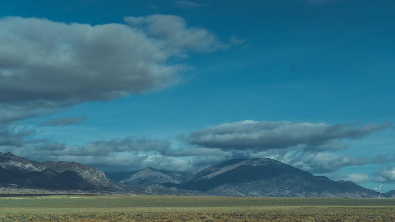 鍐呭崕杈惧窞鑻辨枃姝屾洸,鍐呭崕杈惧窞鐨勬瓕