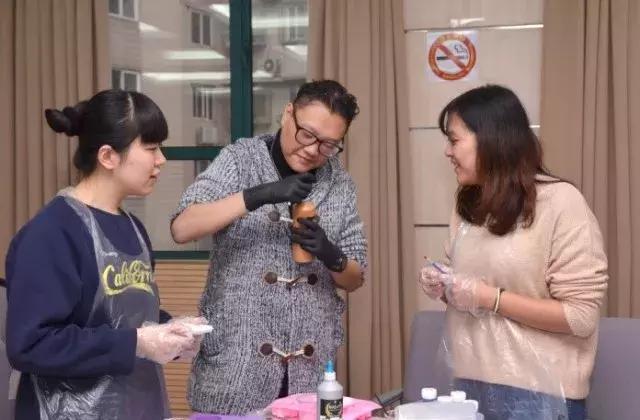 芳香生活、健康手作——记定海路街道团工委DIY石膏香薰制作活动