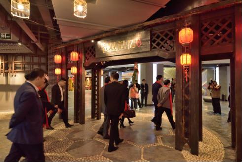 同道大叔百盛,南宁百盛海底捞开业