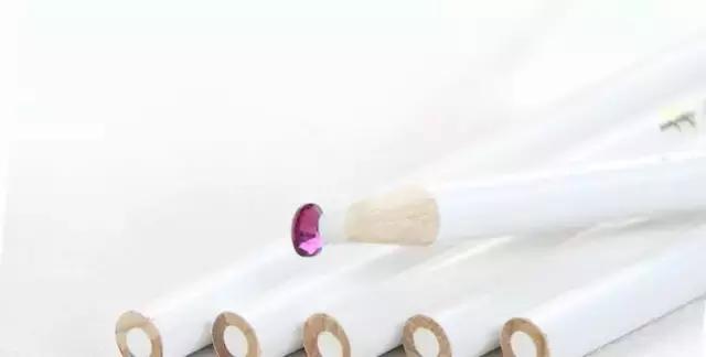 美甲怎么包钻才不会掉,美甲贴钻容易掉是怎么回事