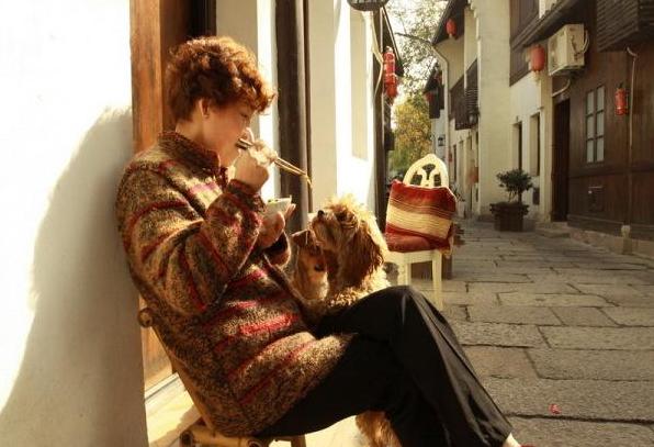 狗狗总是吃骨头好吗,狗狗总吃同一种狗粮会吃腻么