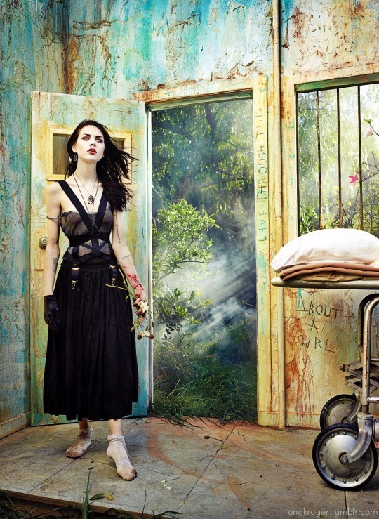 除了4.5亿美金,她吞枪自杀的父亲留下了更宝贵的遗产