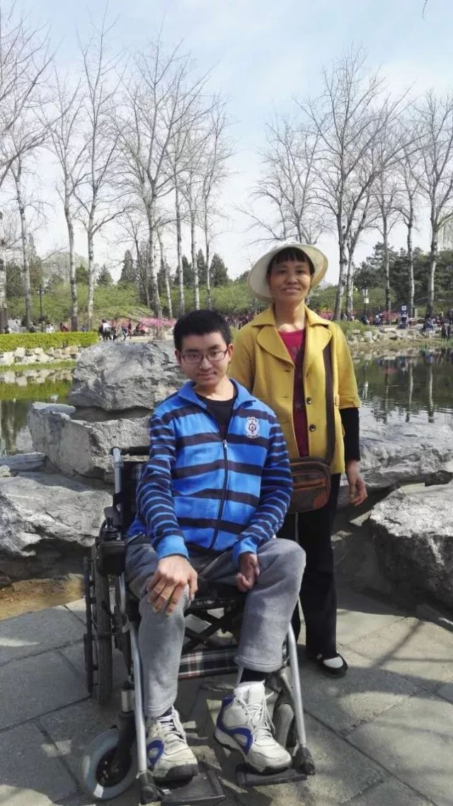 轮椅上的清华博士朱晓鹏：只要我还活着，我就还有希望