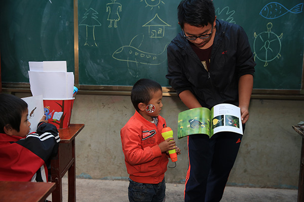 离家在外如何对待留守儿童,孩子是留守儿童父母应该这样做