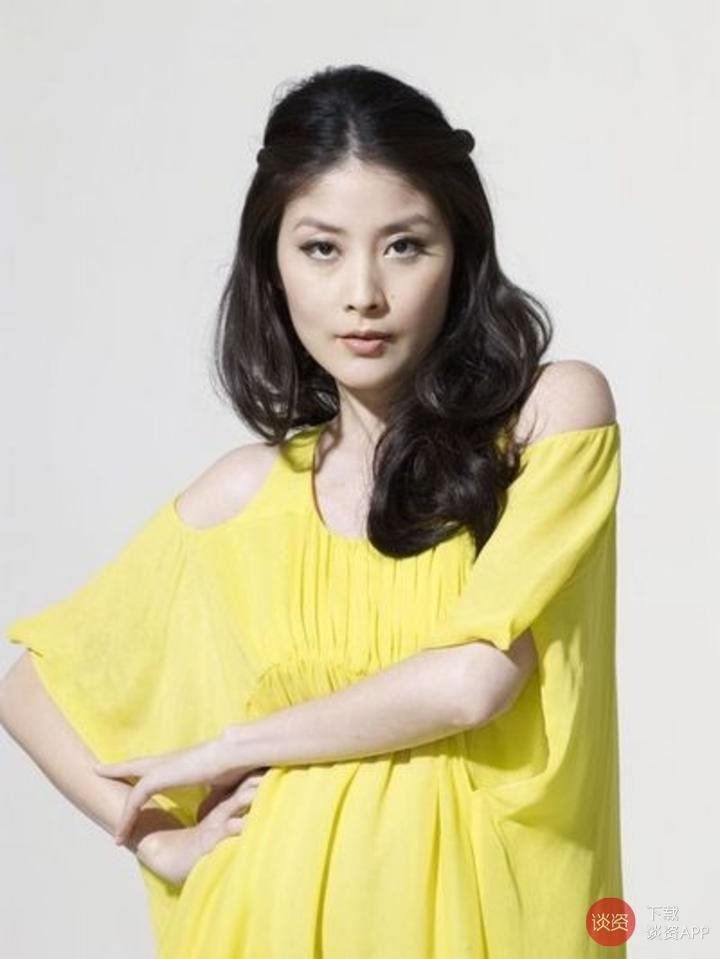 手一抖竟然看到女神丑得一哔的发际线，一定是打开方式不对