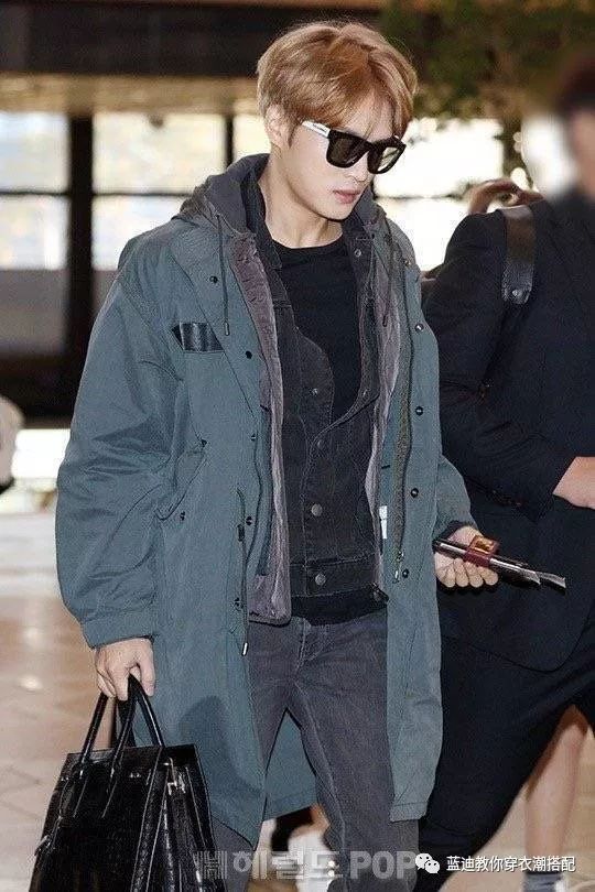 插播男明星｜边伯贤罗志祥金在中机场*服私**，活动*服私**搭配