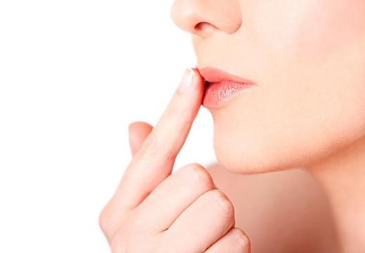 天冷了嘴巴也干,天冷了嘴巴变得好馋