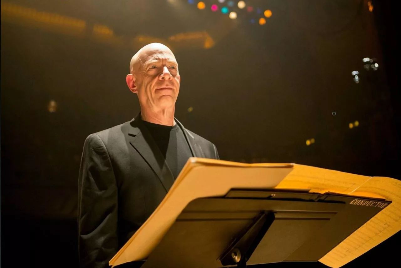 比起潘粤明与暗，他贡献了奥斯卡级的“分裂”，这电视剧玩得太大