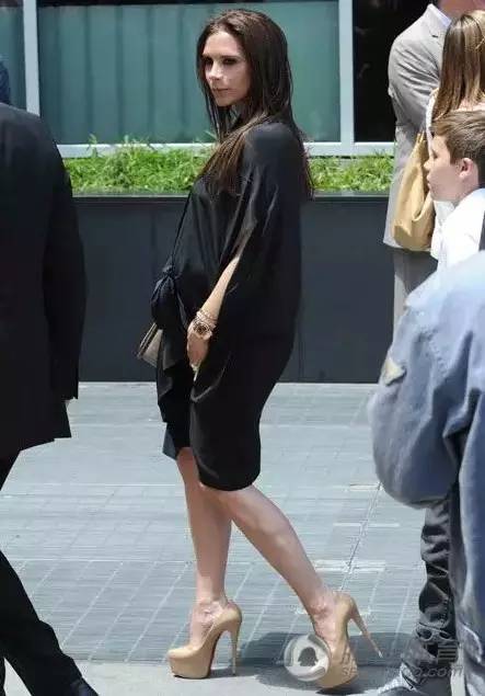 心疼！*疆新**妹子身上的这个痛，光看着就想上去抱抱！