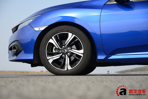 本田十代思域下雨天试驾,东风本田第十代思域试驾