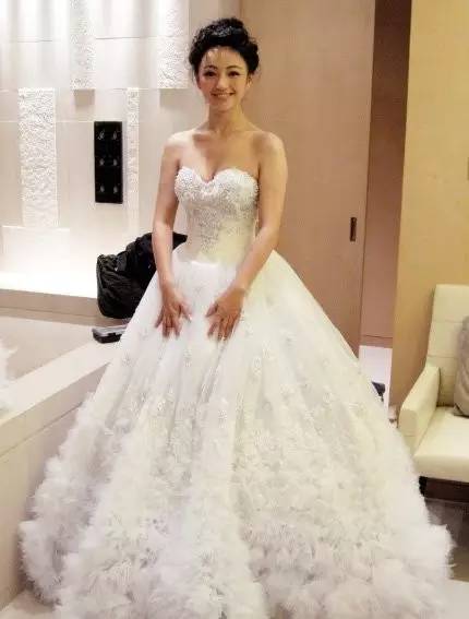 兰玉婚纱秀视频,兰玉婚纱走秀