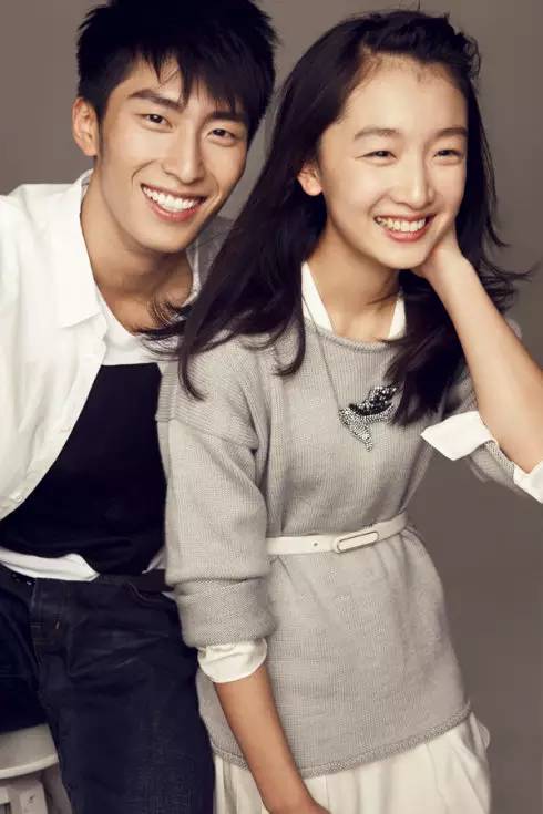 一件衬衫就让你美翻了整个春天,一件衬衫和一条裙子