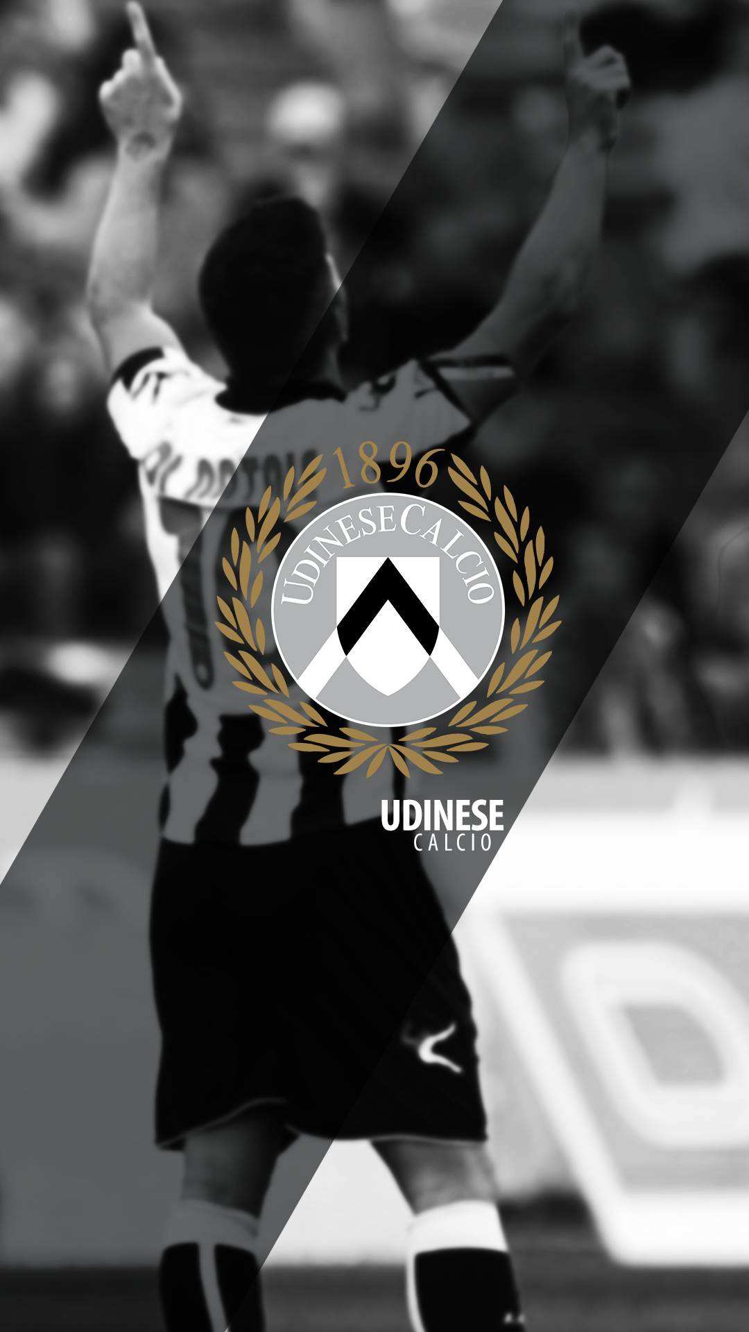 关于足球的炫酷手机壁纸,少年感的足球壁纸