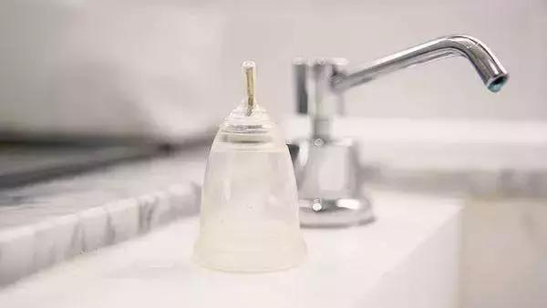 月经杯的正确使用指南,月经杯使用方法