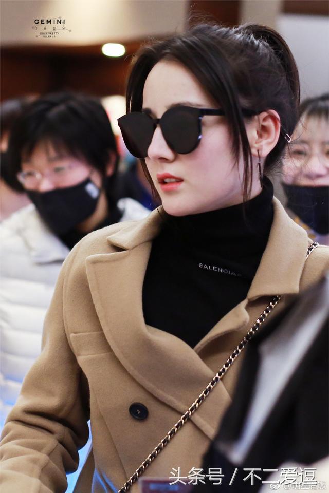 飞机头等舱偶遇王俊凯,飞机头等舱偶遇女明星