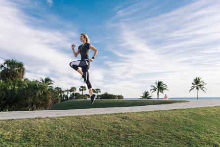 鼻敏感鼻水流不止怎么办,鼻水流打喷嚏不停怎么办