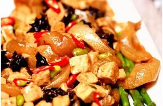 秋季滋补活海参,深海海参大乌参怎么煮食