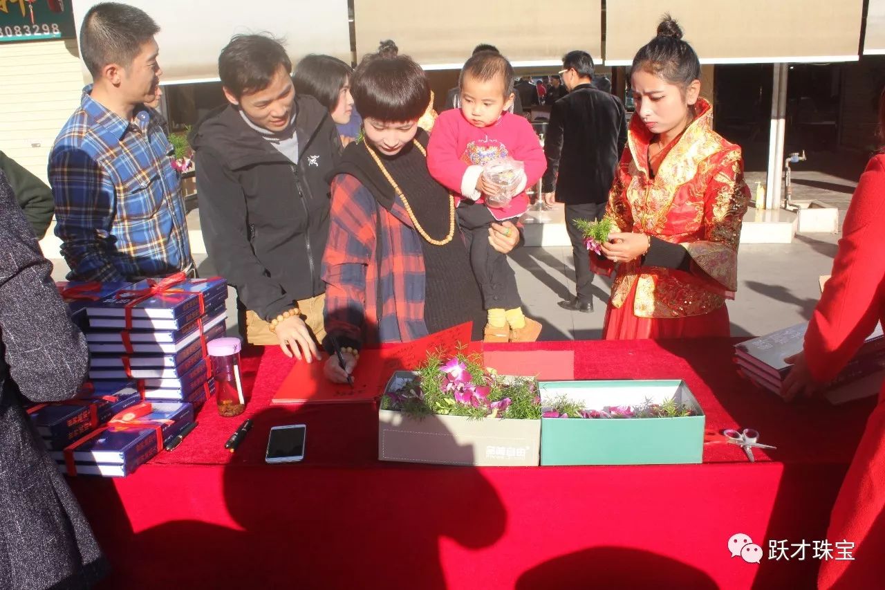 腾冲超美琥珀,腾冲琥珀价格