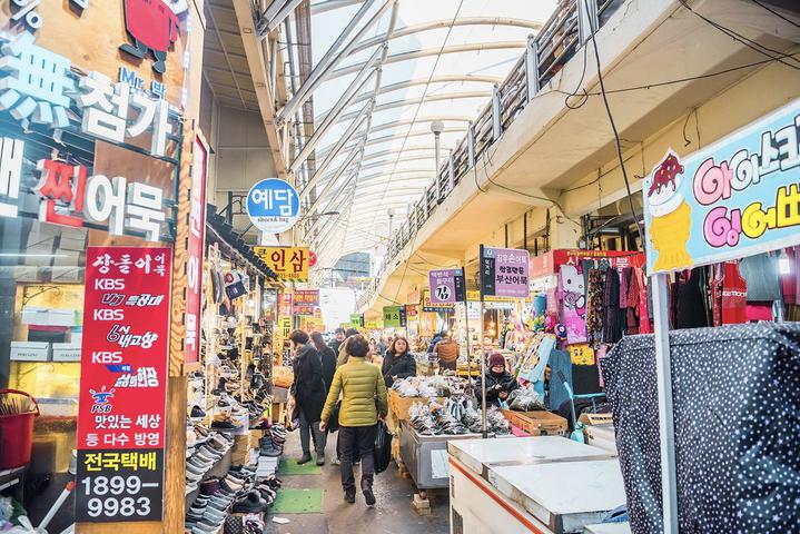 这里是韩国最传统的市场，不仅有美食还有免税店