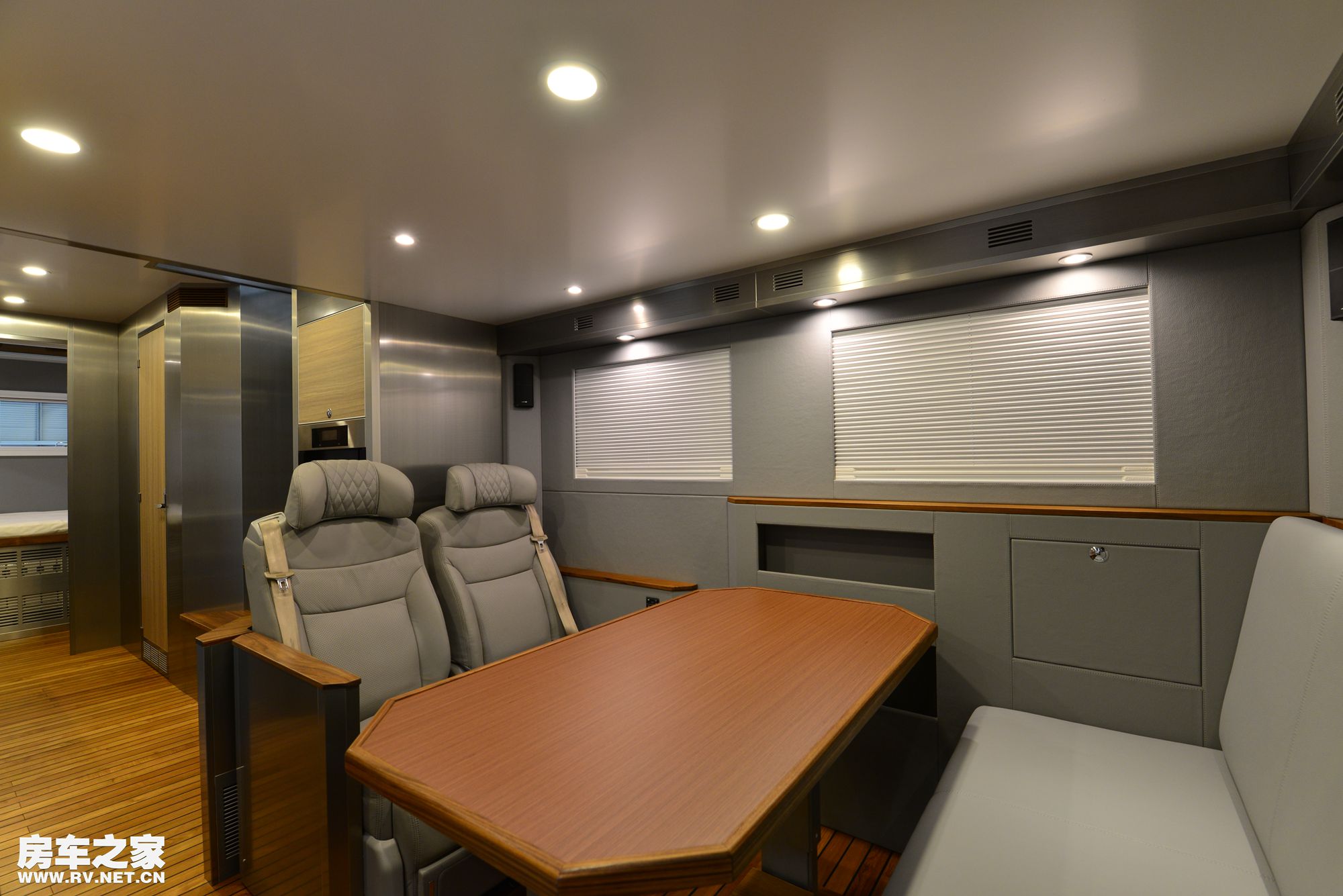 阿莫迪罗6x6征服者越野房车 (阿莫迪罗征服者8x8越野房车自驾游)