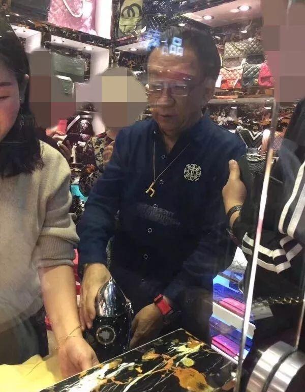 侯耀华卖包视频,侯耀华给徒弟买奢侈品完整版