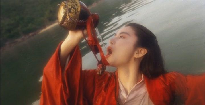 东方不败没练葵花宝典之前的长相,东方不败的武功在金庸小说的排名