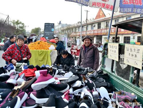 大哥卖了三十几双鞋价值两万块,大哥卖了三十几双鞋