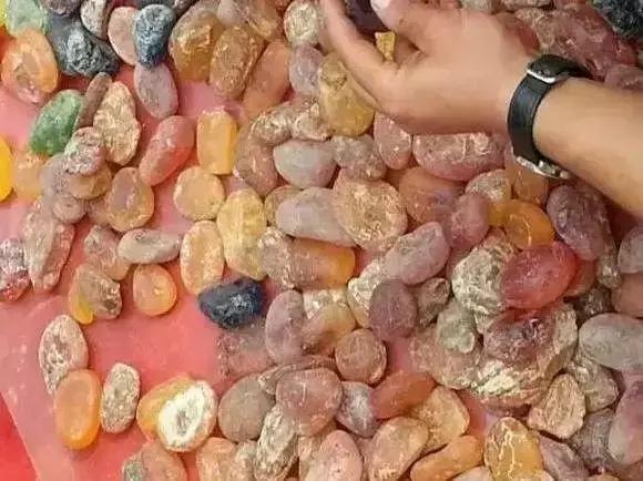 假蜜蜡琥珀,琥珀蜜蜡作假视频