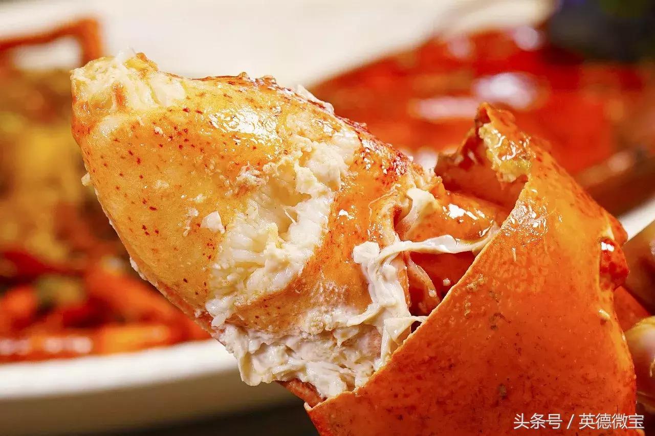 椰林6号海鲜码头，卖龙虾，这个价格很新鲜！