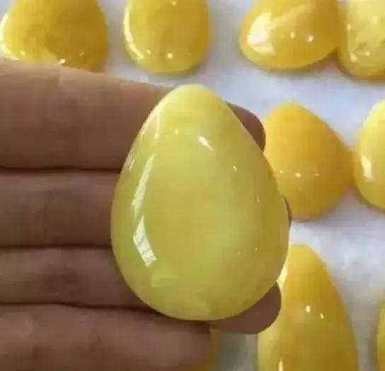 假琥珀蜜蜡用什么做的,假蜜蜡琥珀