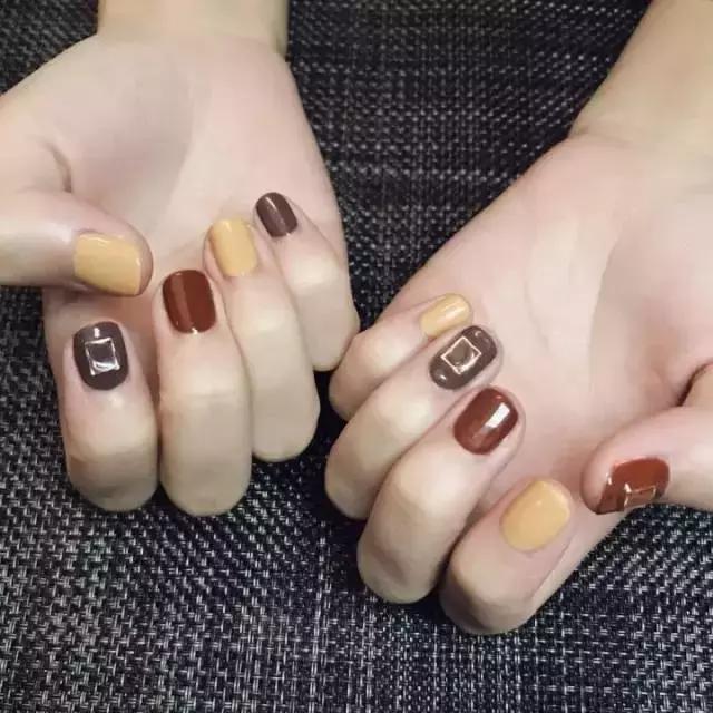 2022年美甲款式图片短指甲显白夏,2021最火美甲显白颜色短指甲款式