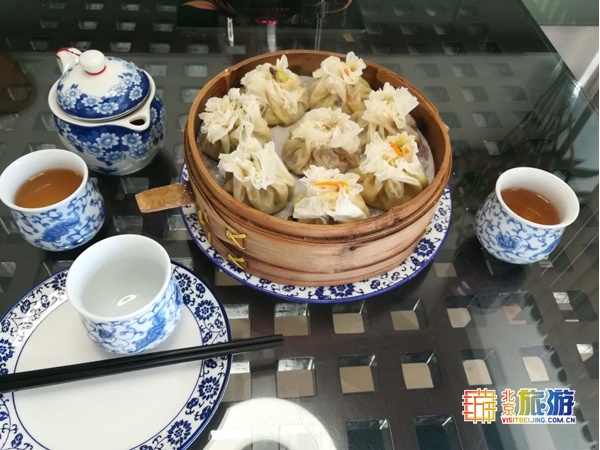 探店吃各个地方美食,探店吃东西甜品
