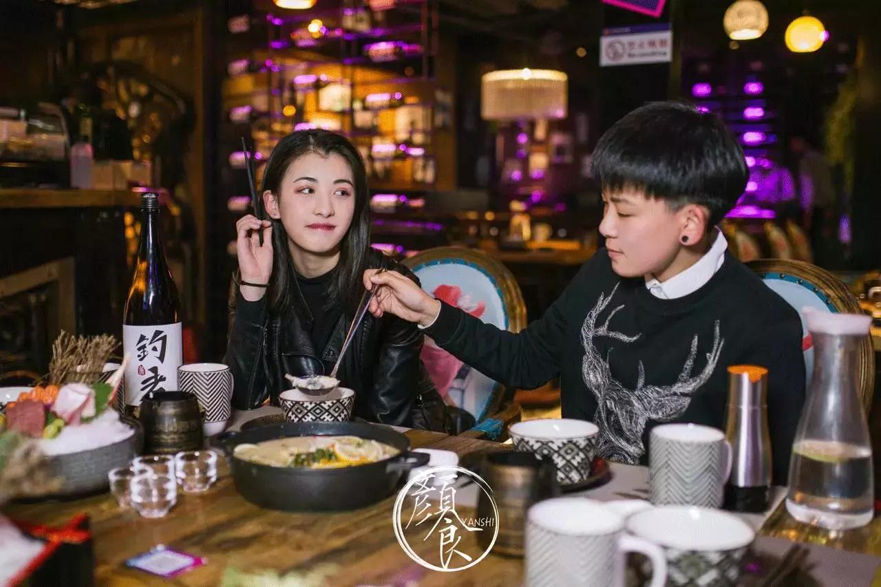 钓者崇尚自然，醉心音乐，寄情山海之间也