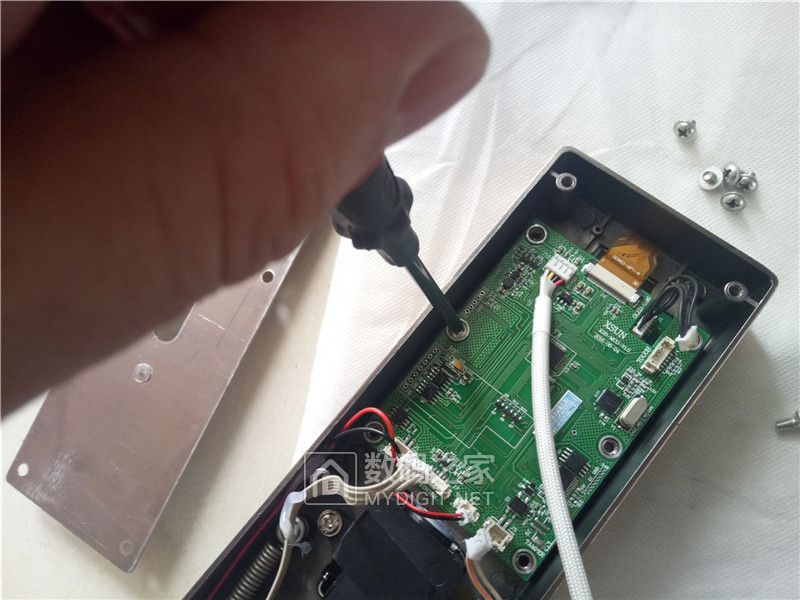 智能门锁容易被小偷无痕打开吗,智能门锁拆解图解