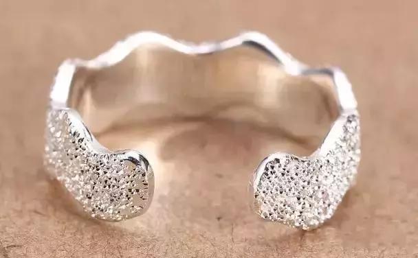 苗银藏银925银是纯银吗,怎么区分藏银纯银真假图片