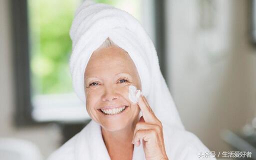 老年人发量暴增的5个方法,老年人头发细软吃什么改善