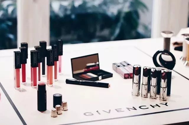 2018chanel鏂板搧缇庡鑵孩,2020鎶栭煶鐖嗘缇庡